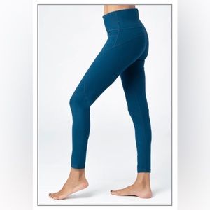 NWT Whisper Active Kriss Legging